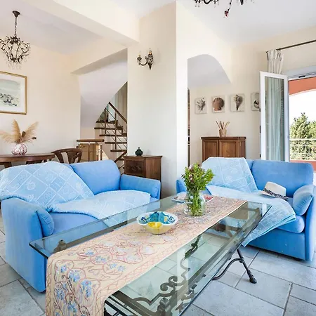 Villa Neptune By *